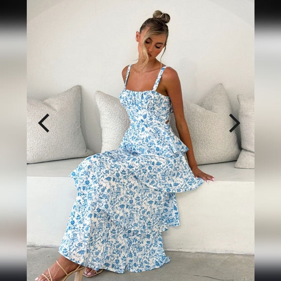 Selfie Leslie Provence Bloom Tiered Midi Dress Floral Blue - Picture 3 of 3